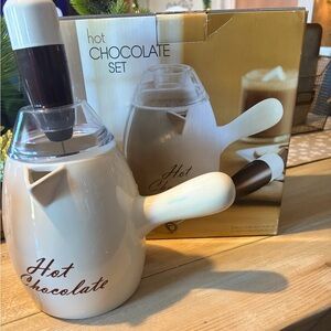 New! Bed Bath & Beyond Cream Hot Chocolate Set